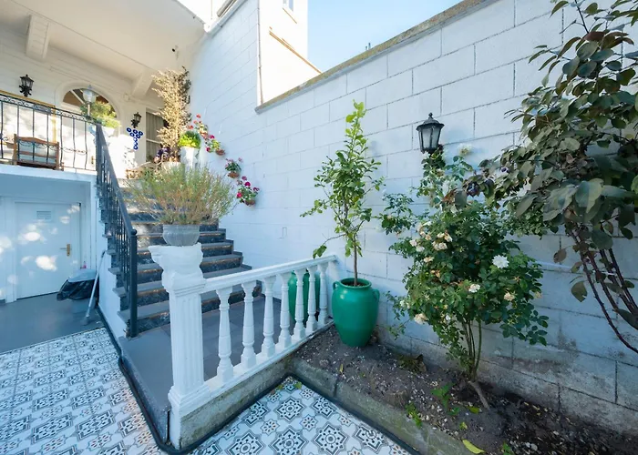 Solomon's Mansion Hotel