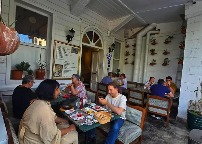 Solomon's Mansion Hotel