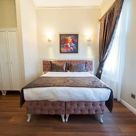 Hotel Solomon's Mansion